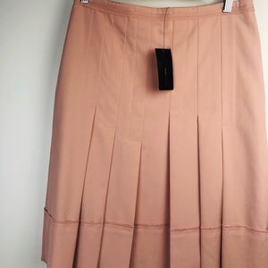 Bcbg Maxazria Pleated skirt. Size-4/champagne